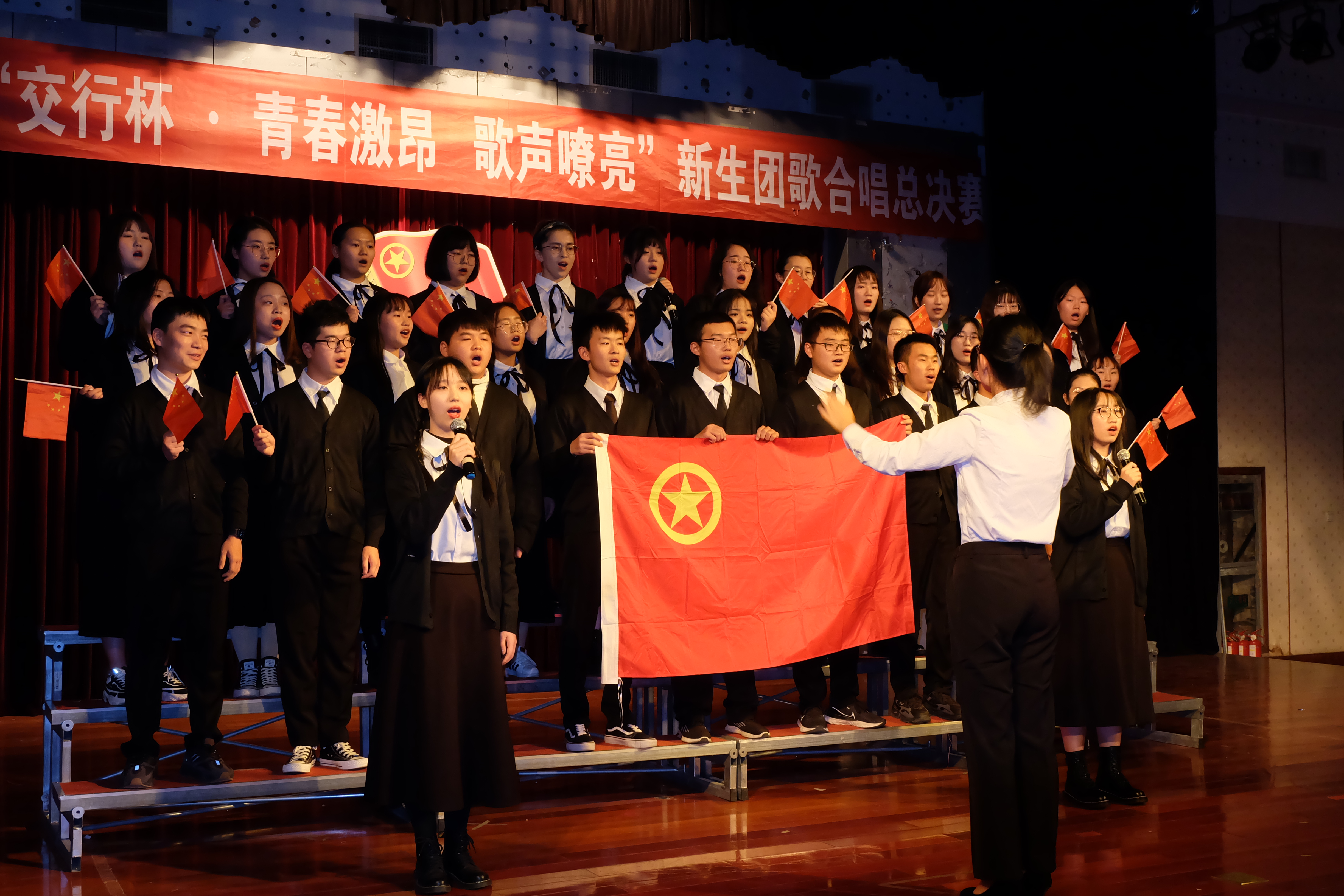 江苏科技大学深蓝学院成功举办新生团歌合唱比赛